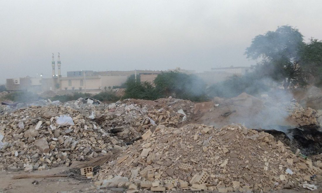 سوزاندن نخالههای ساختمانی تهدیدی جدی برای سلامت شهروندان شهرک الهیه اهواز