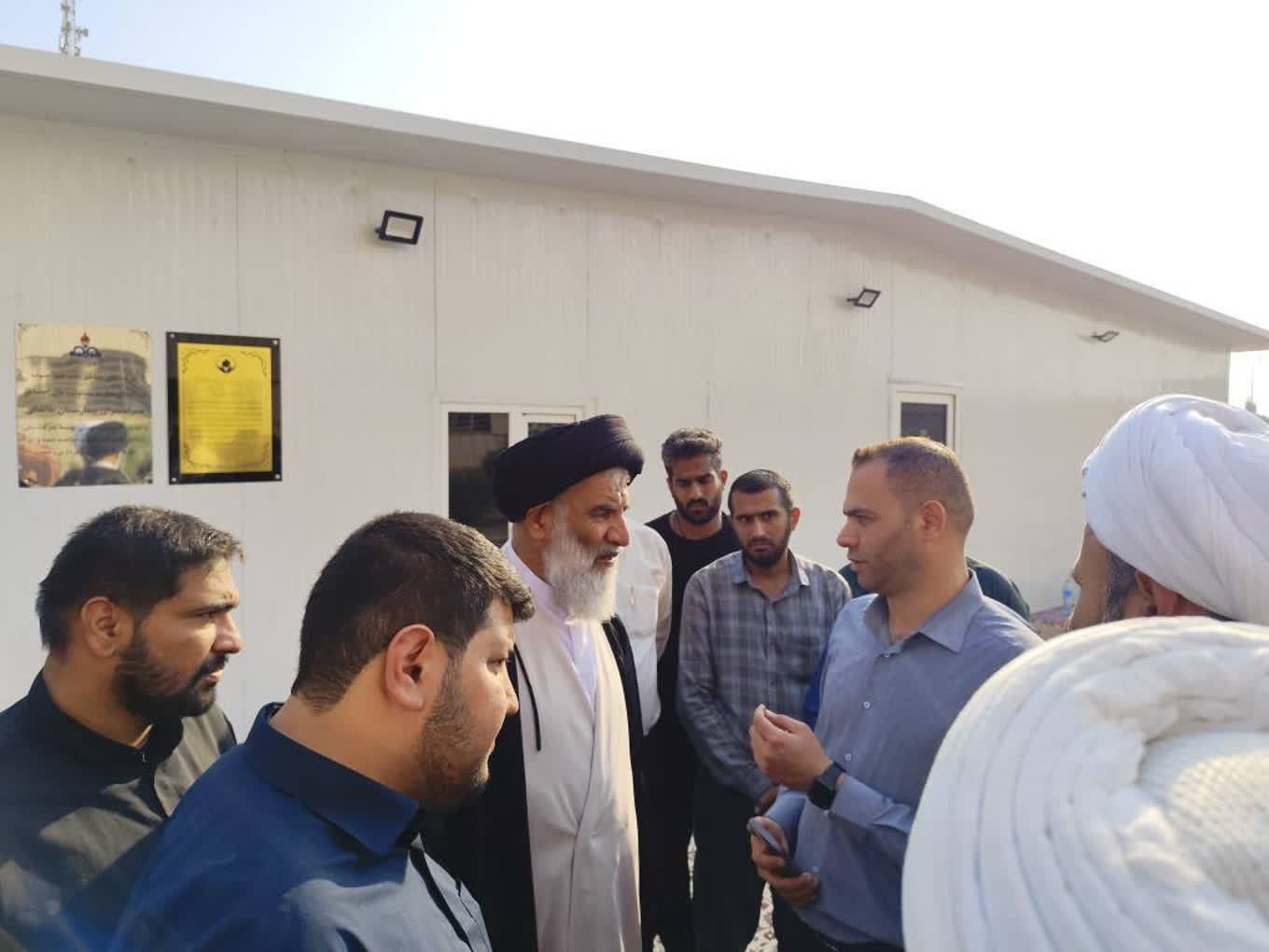 عیادت نماینده ولی فقیه در خوزستان از جوان حادثه دیده اهوازی