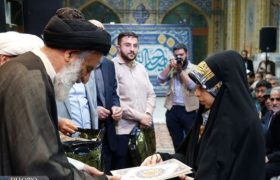 تجلیل از مادران و همسران شهدای اقتدار در حرم حضرت علی ابن مهزیار اهوازی