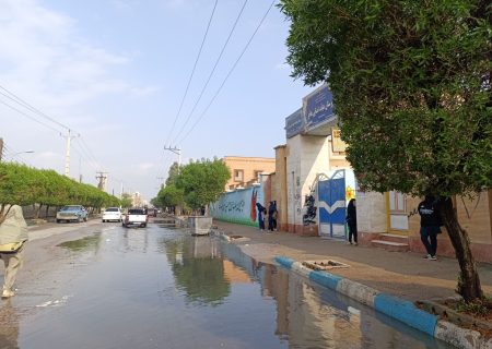  وضعیت نابسامان درب ورودی مدارس پس از باران در اهواز