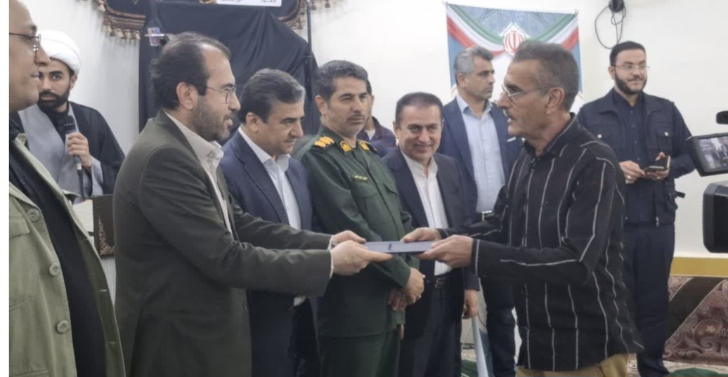 ۱۸۰ سند مالکیت به شهروندان منطقه ملاشیه اهواز اهدا شد