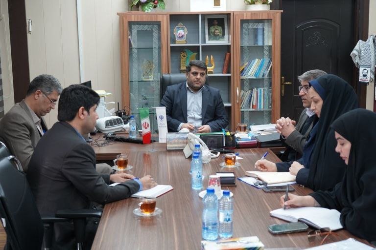 نشست شورای معاونین فرمانداری و بخشداران اهواز با موضوع انتخابات ۱۴۰۵