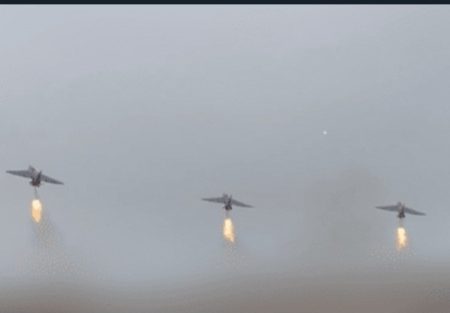 حملات ارتش به محل استقرار هواپیماهای آمریکایی در منطقه