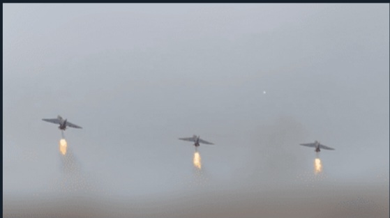 حملات ارتش به محل استقرار هواپیماهای آمریکایی در منطقه