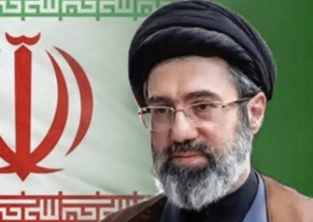رهبر انقلاب: حضور مردم در میدان همانند ۴۰ روز گذشته استمرار داشته باشد