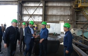 تقدیر فرماندار اهواز از کارگران شرکت لوله سازی
