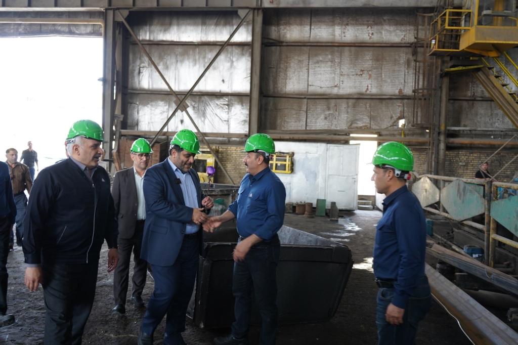 تقدیر فرماندار اهواز از کارگران شرکت لوله سازی